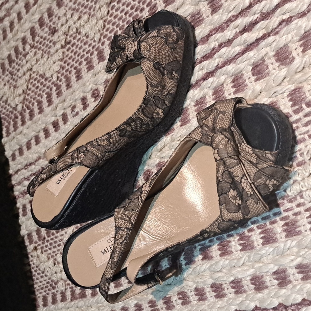 🎉 POSH SALE ~ VALENTINO GARAVANI sz 39 made in Italy heels, $1,395.00